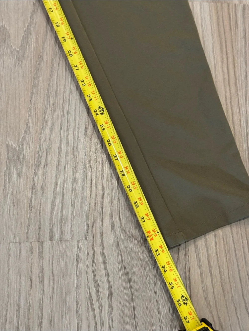Nike Men's Olive Chino Pants Medium Golf Performance Pants
